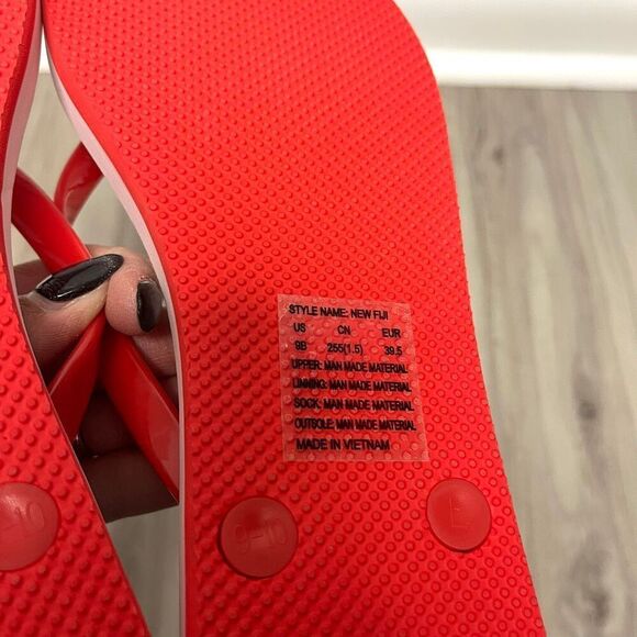 Kate Spade Sandals Women’s 9 Fiji Red & Pink Strawberry Printed Flip Flop New - Picture 7 of 7